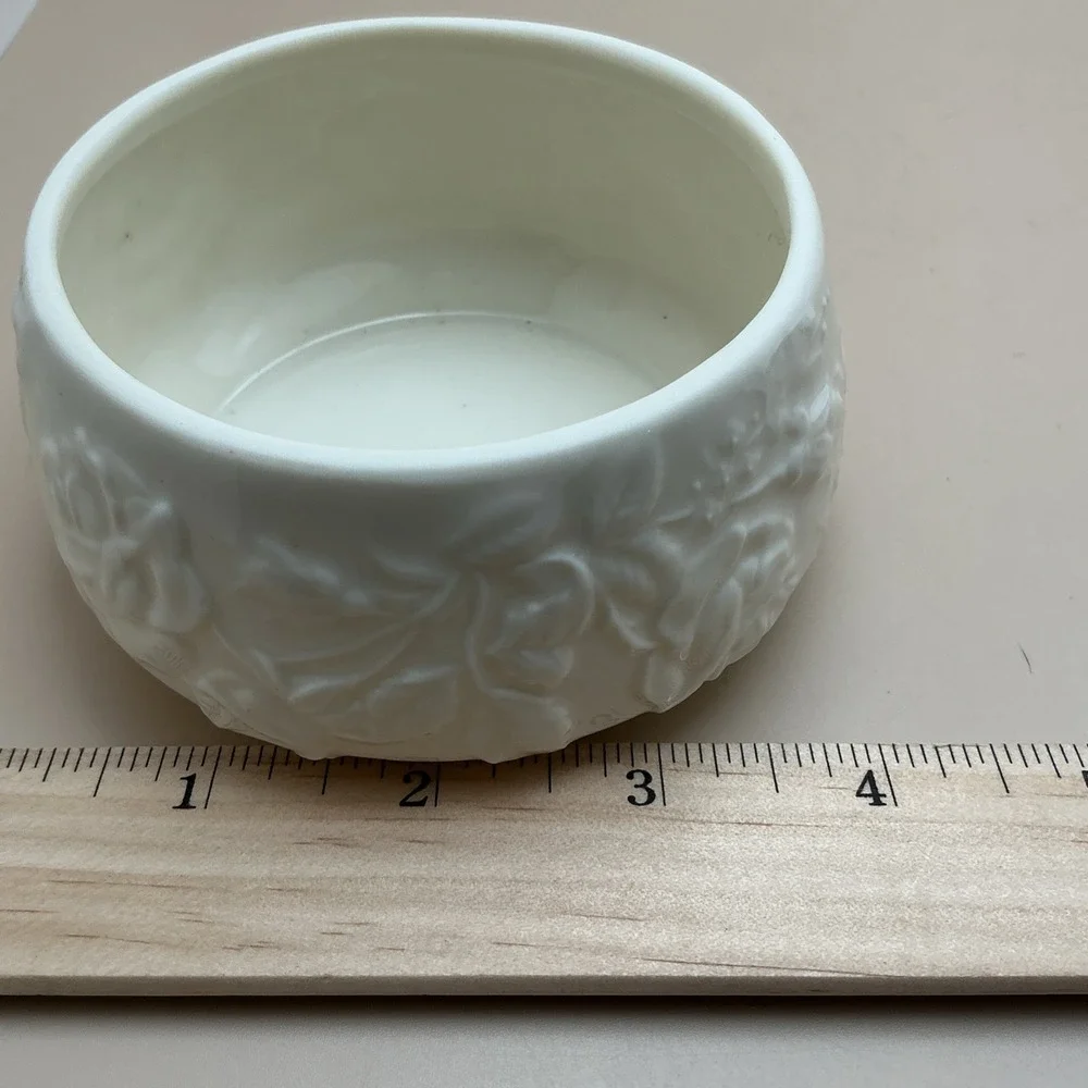 Vintage SFMBC Embossed White Rose Floral Musical Jewelry/Trinket Box 
